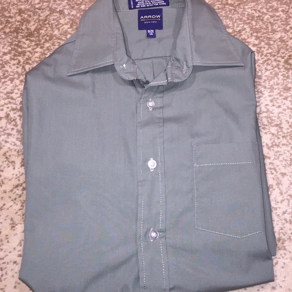 Women Green button Arrow shirt - Picture 2 of 4